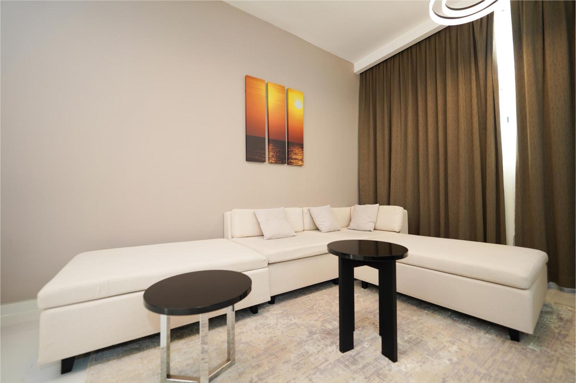 Brown Stone Homes Jvc * Dubai